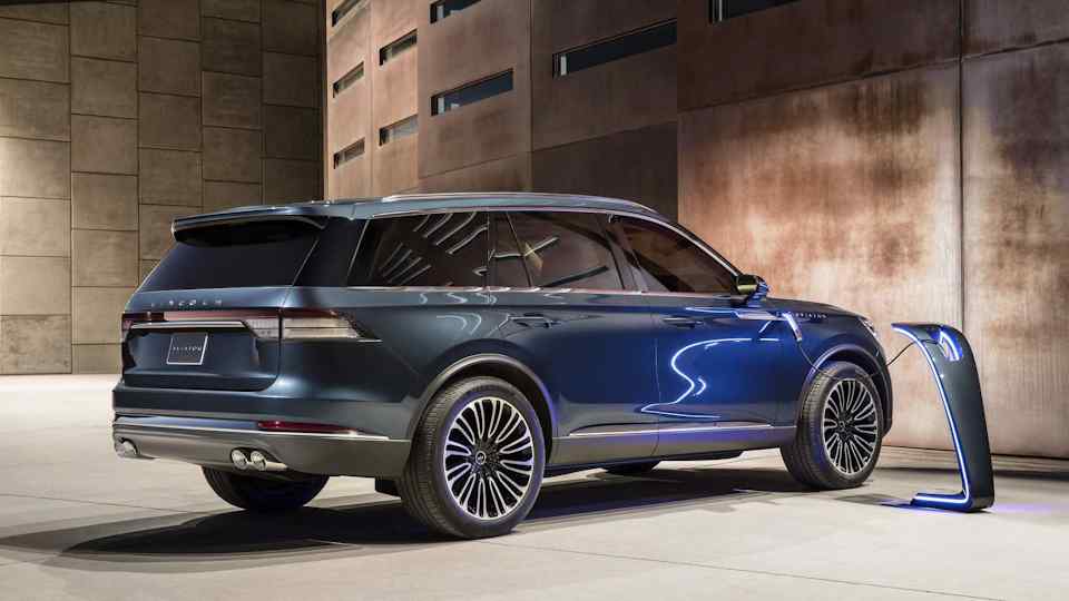New York 2018: Lincoln Aviator concept hints next-gen Ford Explorer