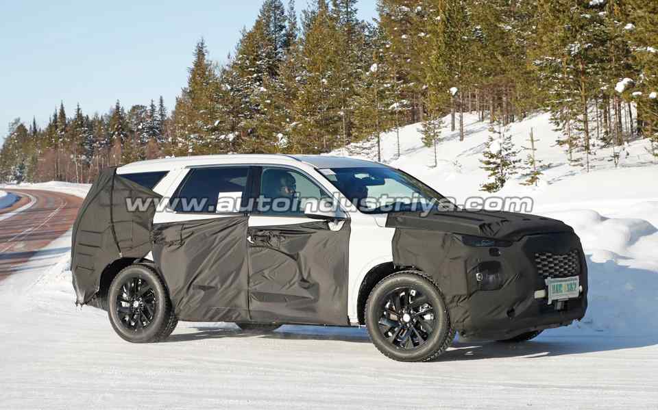 Spied: Hyundai's supersized crossover hits the streets again