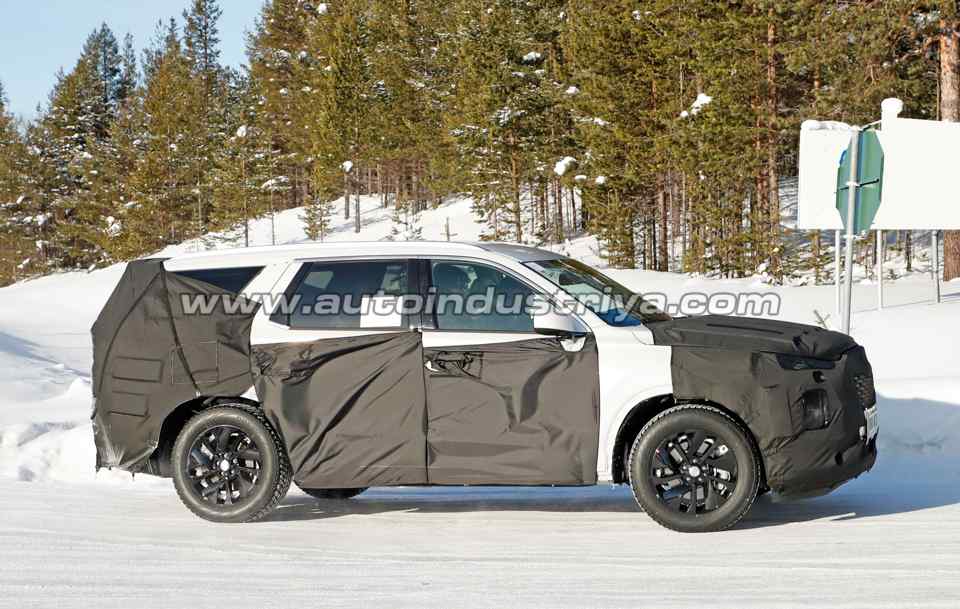 Spied: Hyundai's supersized crossover hits the streets again