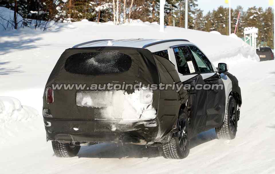 Spied: Hyundai's supersized crossover hits the streets again