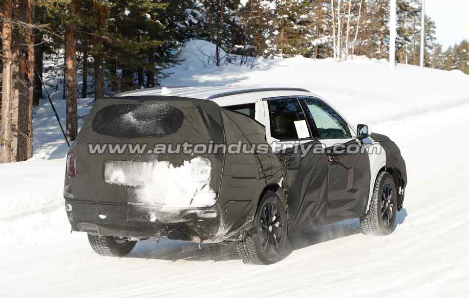 Spied: Hyundai's supersized crossover hits the streets again