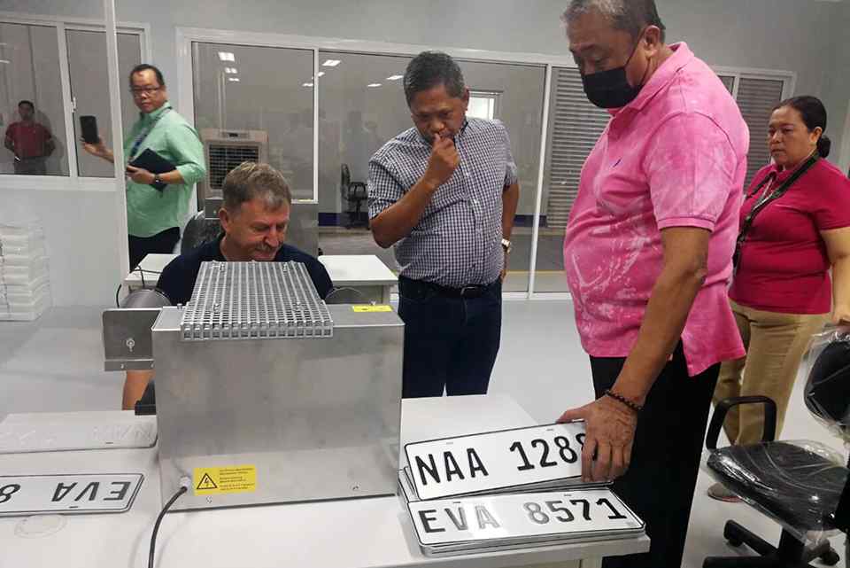 DOTr, Land Transport official inspect local plate manufacturing facility