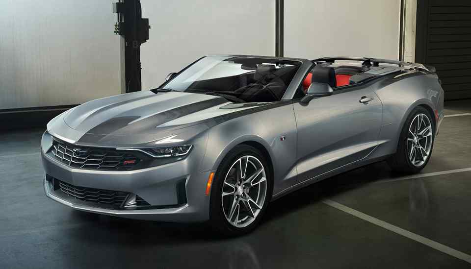 Chevrolet gives the Camaro a fresh face, better tech for 2019
