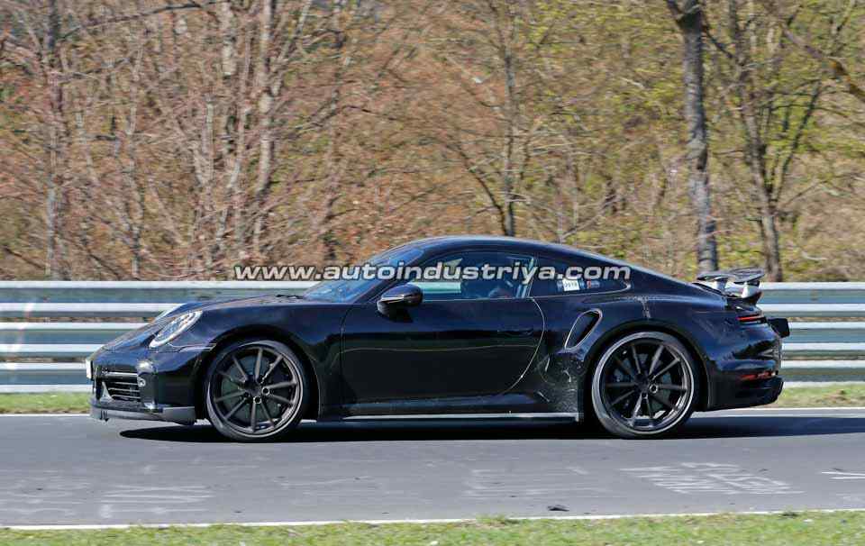 Spied: Porsche 911 Turbo 992