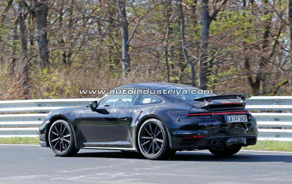 Spied: Porsche 911 Turbo 992