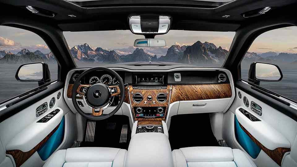 Rolls-Royce's new 2019 Cullinan is a $325,000+ luxury off-roader