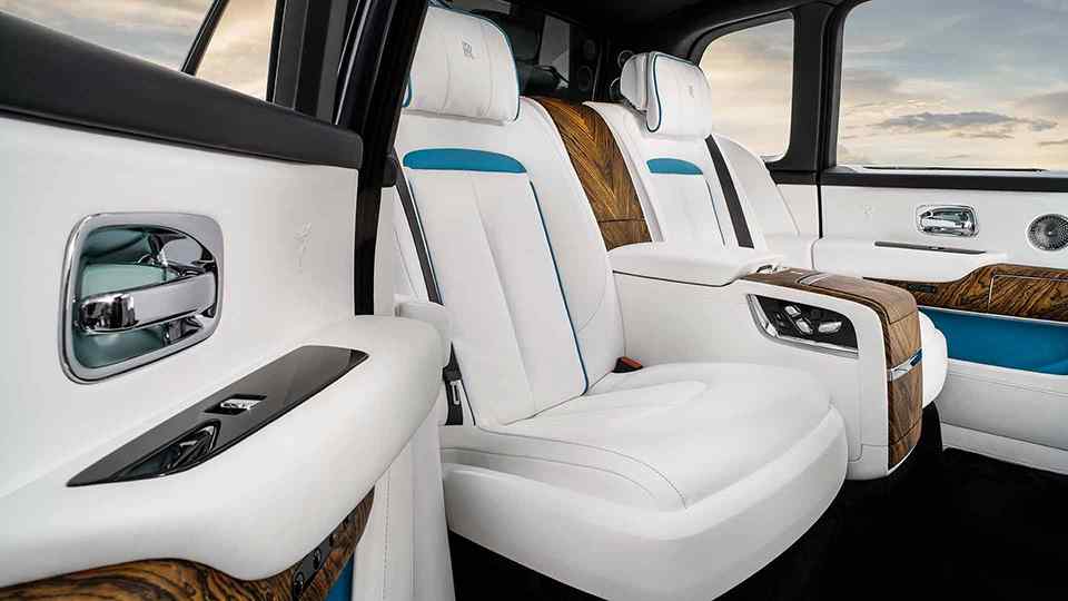 Rolls-Royce's new 2019 Cullinan is a $325,000+ luxury off-roader