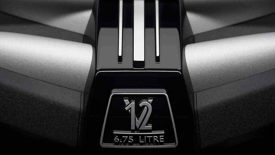 Rolls-Royce's new 2019 Cullinan is a $325,000+ luxury off-roader