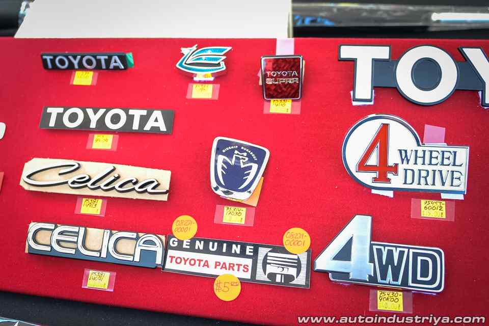 What does the Alphard's emblem mean?