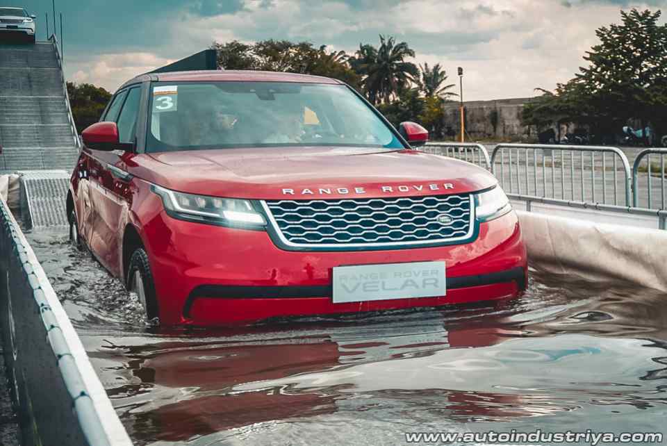 Jaguar, Land Rover pull out their big bag of cool tricks