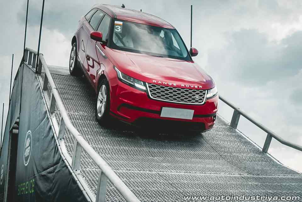 Jaguar, Land Rover pull out their big bag of cool tricks