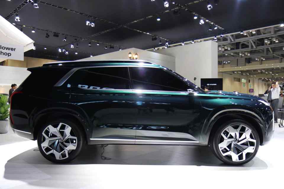 Mystery Hyundai full-sized crossover may now have a name