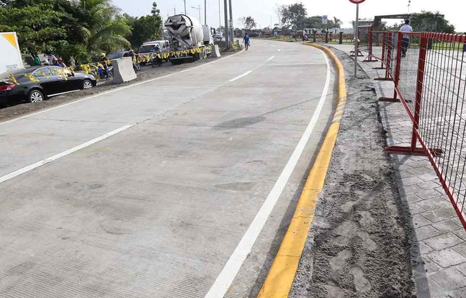 DPWH completes additional 700 meter road along Laguna Lake Highway DPWH completes additional 700 meter road along Laguna Lake Highway