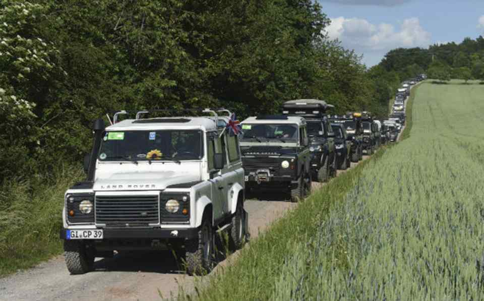 Germany sets new world record for largest parade of Land Rovers