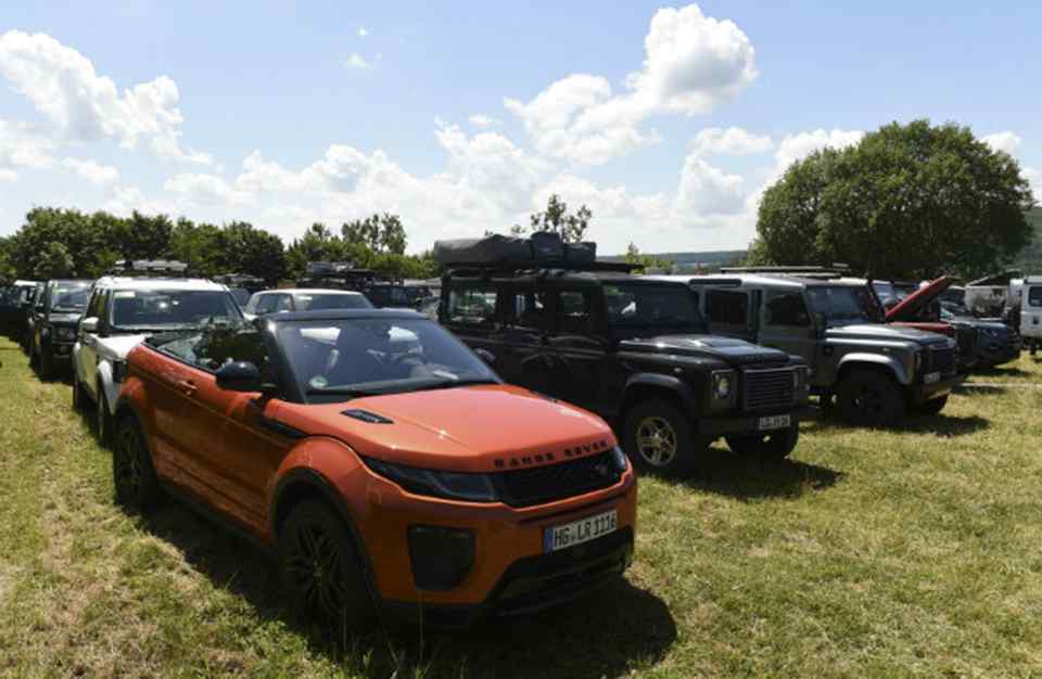 Germany sets new world record for largest parade of Land Rovers