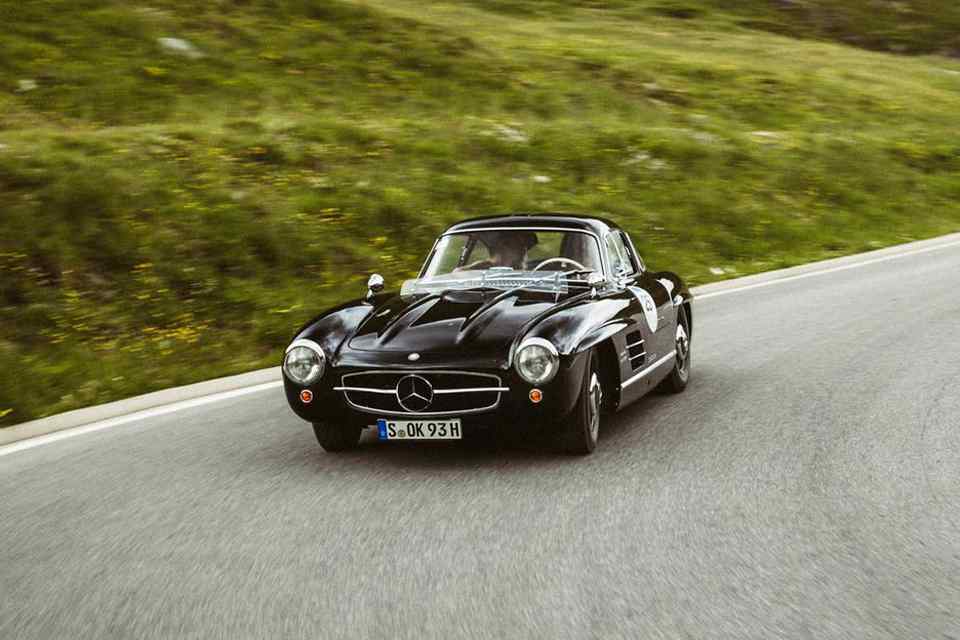 Urban Outlaw takes a break from Porsches, takes out a Mercedes 300 SL Gullwing