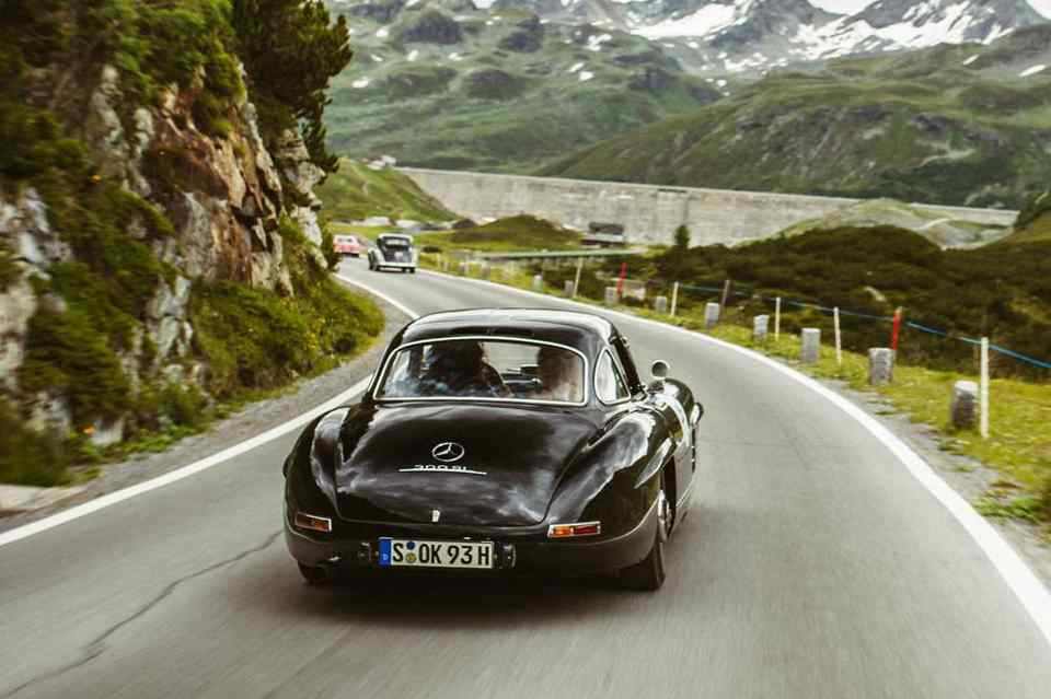 Urban Outlaw takes a break from Porsches, takes out a Mercedes 300 SL Gullwing