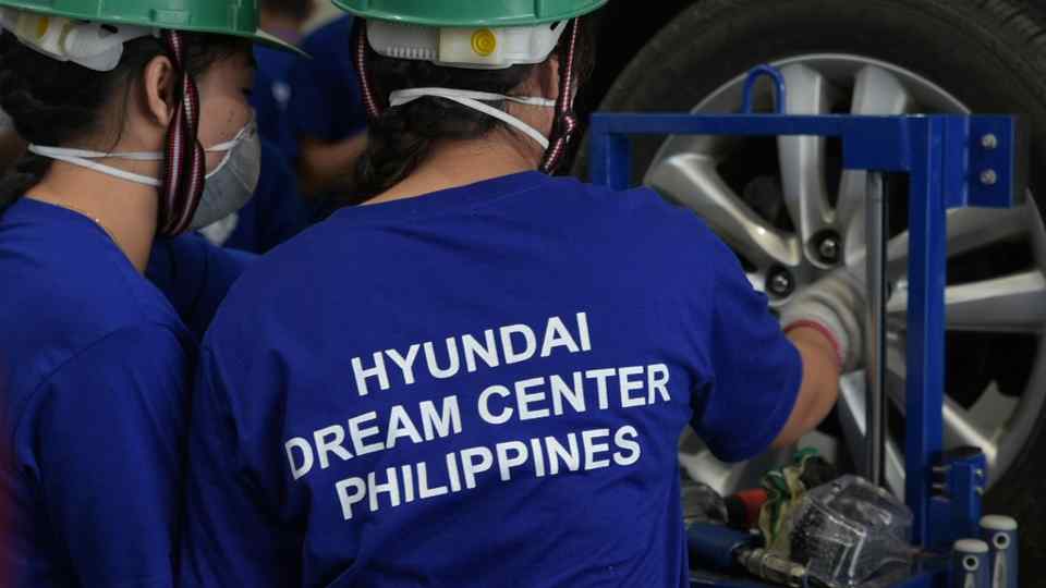 First batch of Hyundai Dream Center PH scholars begin training