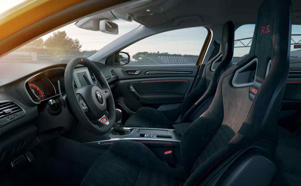 More Hardcore Renault Megane RS Trophy debuts with 300 horsepower
