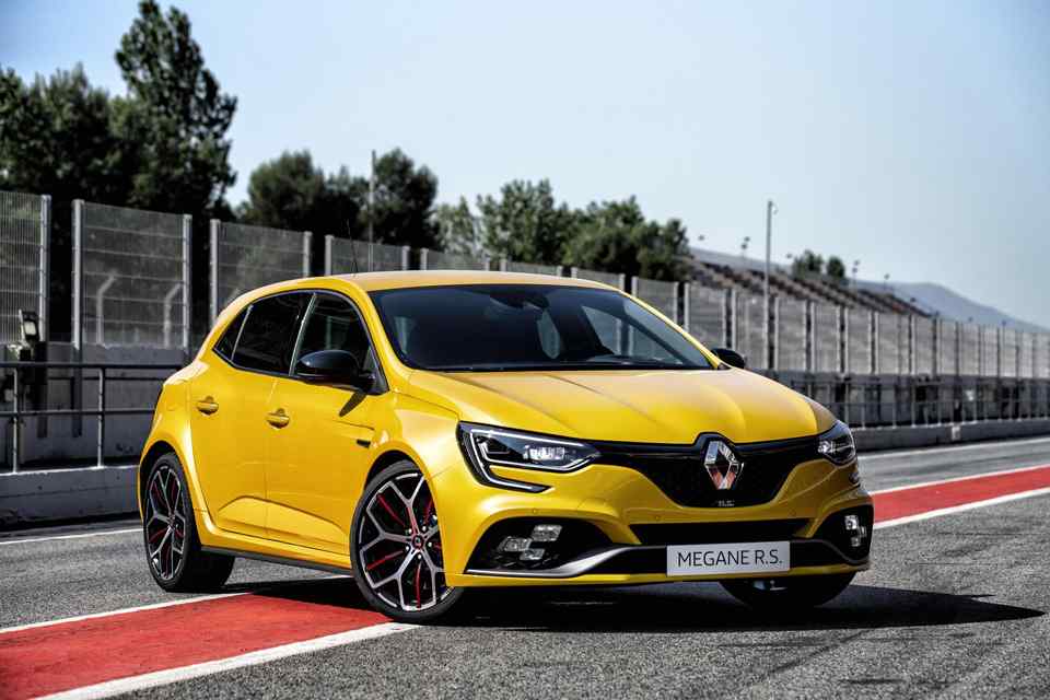 More Hardcore Renault Megane RS Trophy debuts with 300 horsepower