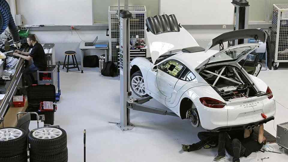 Porsche builds one-off, rally-inspired Cayman GT4 Clubsport