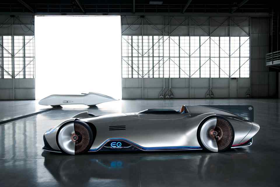 Mercedes-Benz Vision EQ Silver Arrow pays tribute to the glamorous 1930's