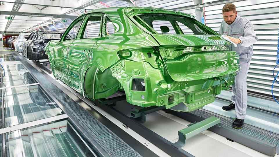 Production of 2019 Porsche Macan officially kicks off