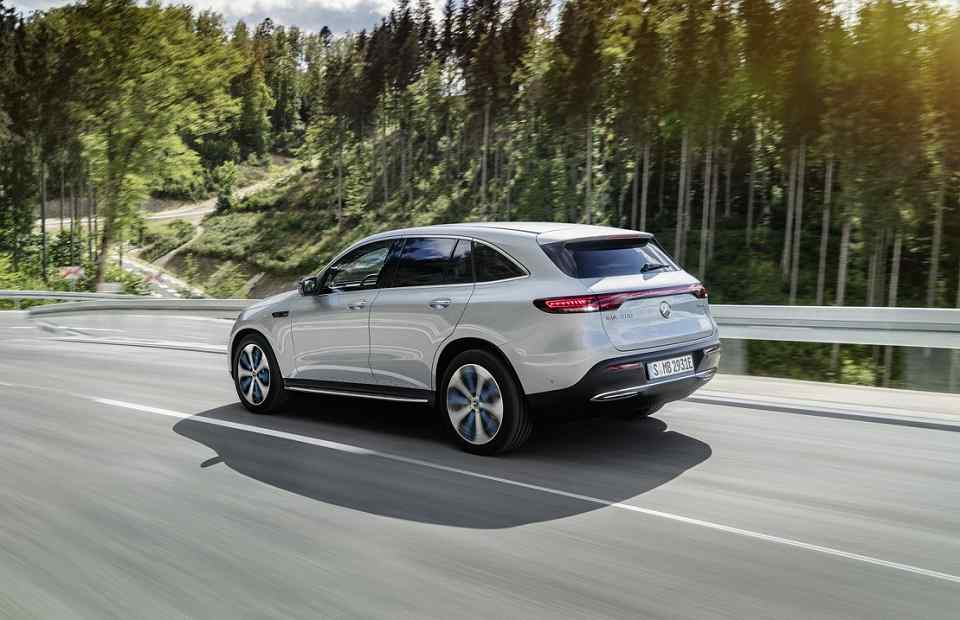 Mercedes-Benz takes aim at Tesla, Jaguar and Audi with EQ C Mercedes-Benz takes aim at Tesla, Jaguar and Audi with EQ C