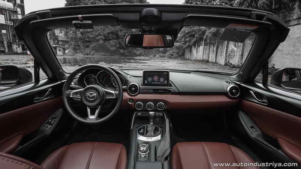 2018 Mazda MX-5 2.0L RF SkyActiv AT 2018 Mazda MX-5 2.0L RF SkyActiv AT