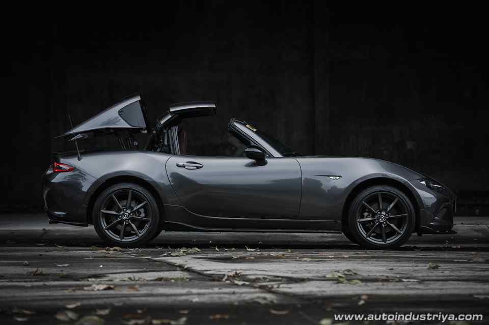 2018 Mazda MX-5 2.0L RF SkyActiv AT 2018 Mazda MX-5 2.0L RF SkyActiv AT