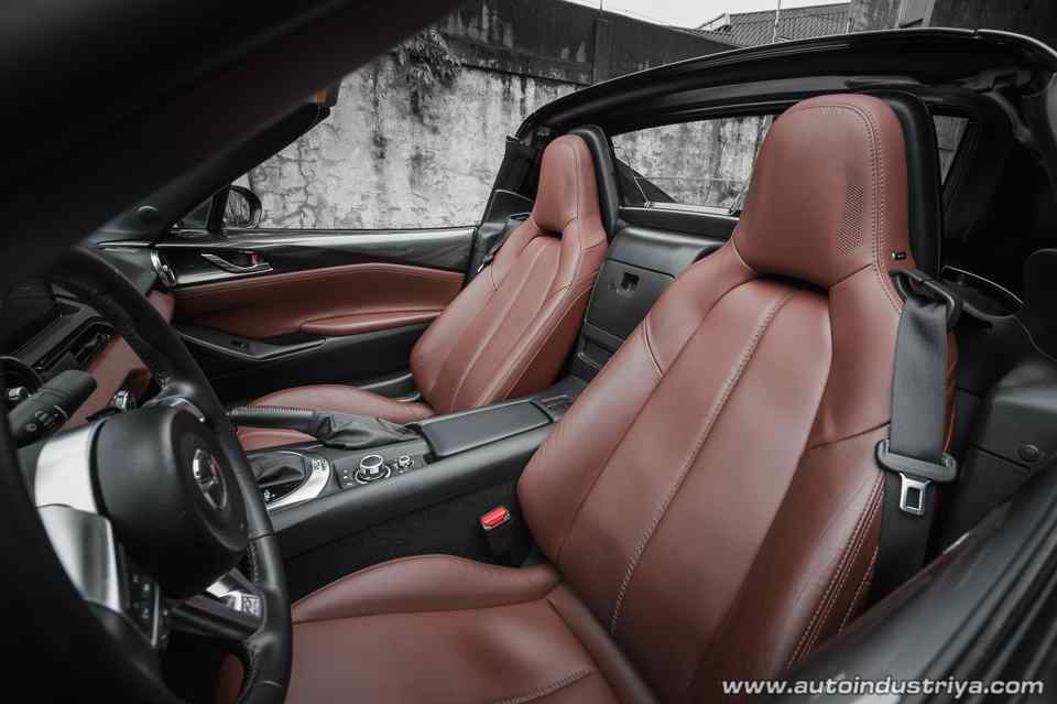 2018 Mazda MX-5 2.0L RF SkyActiv AT 2018 Mazda MX-5 2.0L RF SkyActiv AT