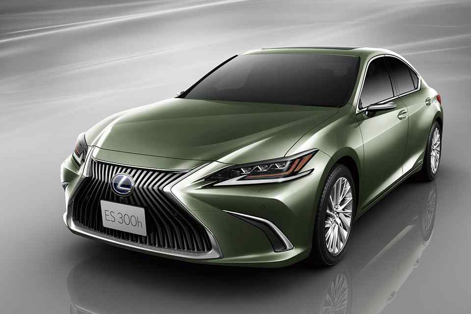 Lexus wants drivers to see out better with digital side mirrors