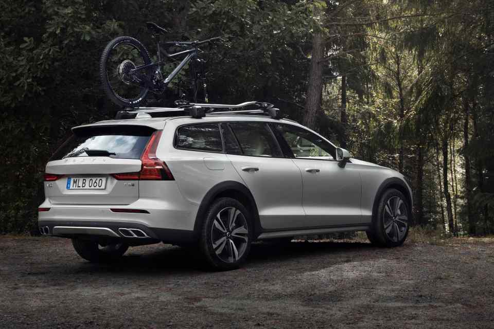 Volvo V60 Cross Country is a cure for the common crossover