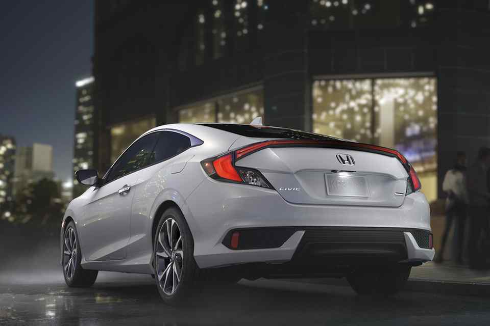 Slick shifter: 2019 Honda Civic Sport gets six-speed manual transmission
