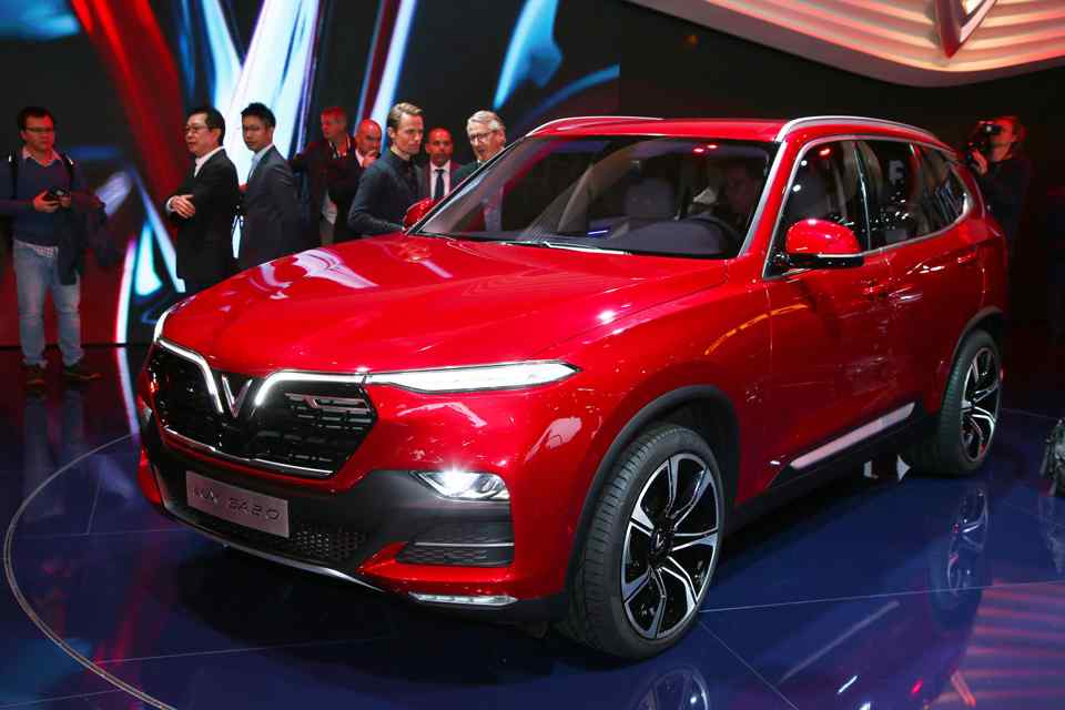 Vietnam's first SUV, Sedan take to the stage in Paris Motor Show