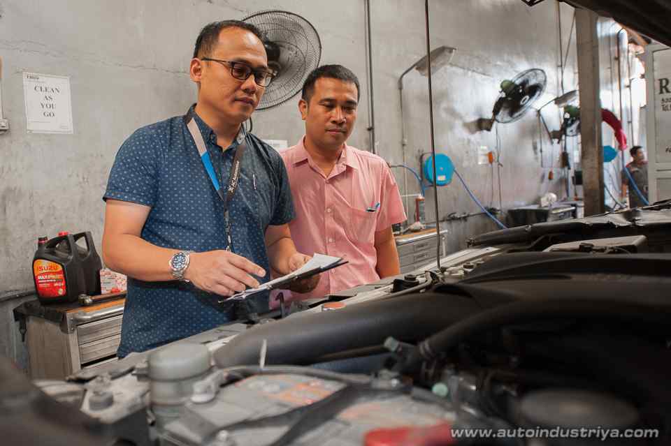 Automotive Careers: How to be a Dealer Service Advisor