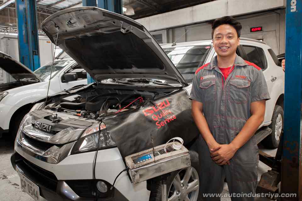Automotive Careers: How to be a Dealer Service Advisor