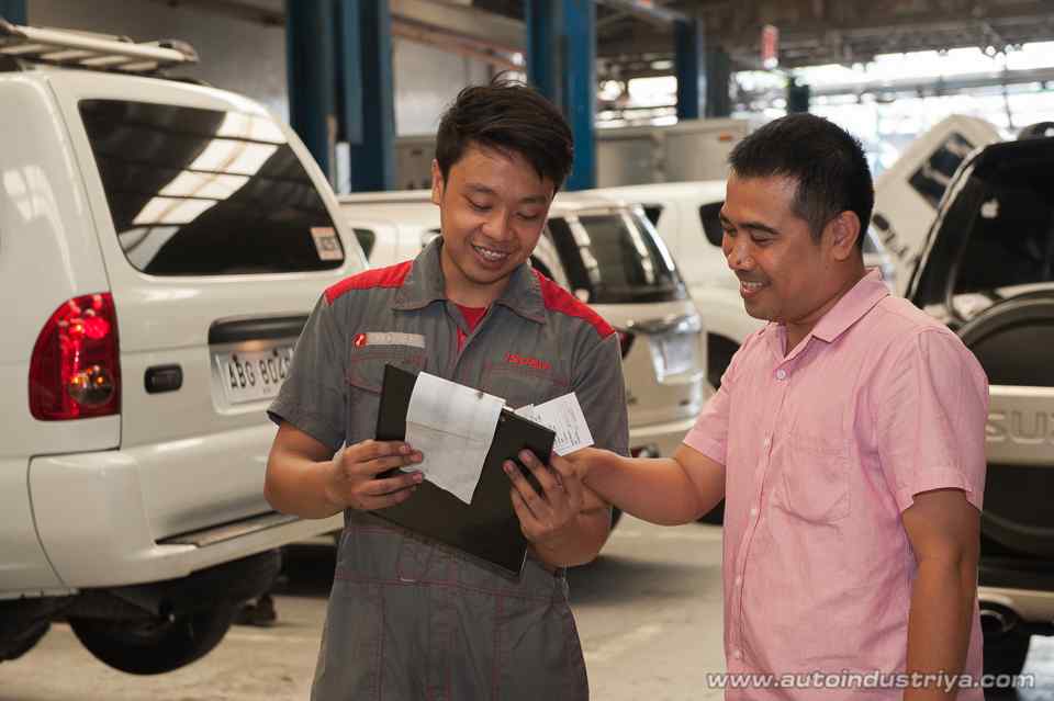 Automotive Careers: How to be a Dealer Service Advisor