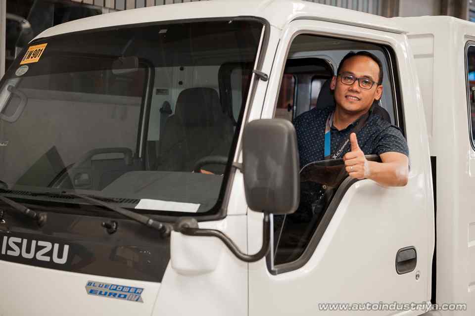 Automotive Careers: How to be a Dealer Service Advisor