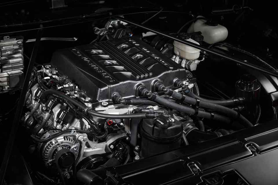 Complete your restomod with Chevy's 765 HP ZR1 Corvette crate motor