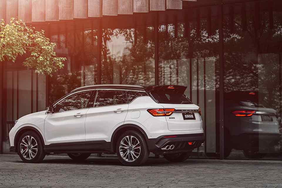 Here's a good looking compact crossover SUV from Geely