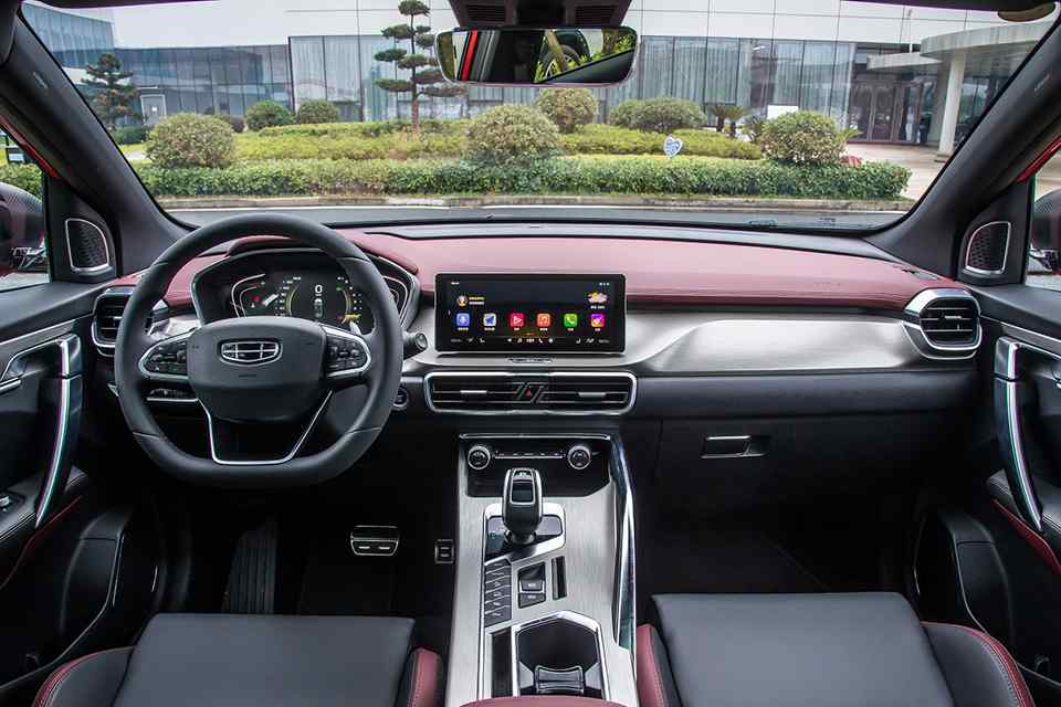 Here's a good looking compact crossover SUV from Geely