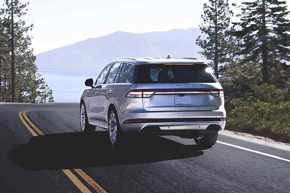 2020 Lincoln Aviator looks like something from Chrysler or Infiniti