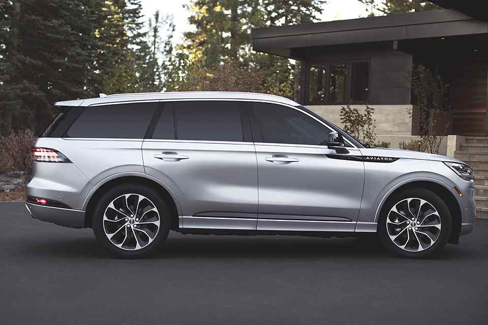 2020 Lincoln Aviator looks like something from Chrysler or Infiniti