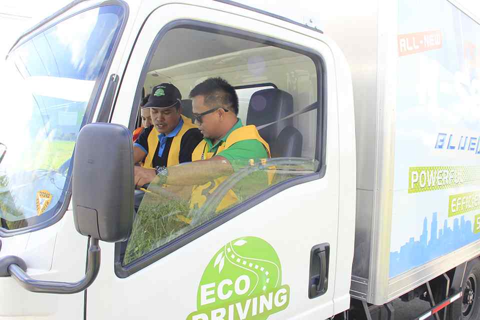 Isuzu Eco Driving 