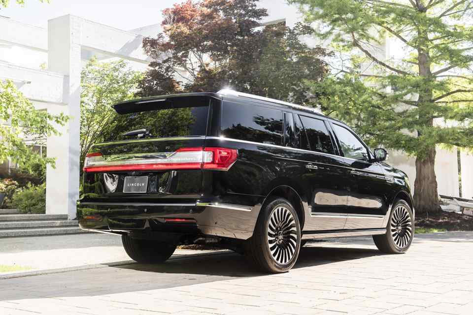 Order a Lincoln Navigator straight from Ford PH