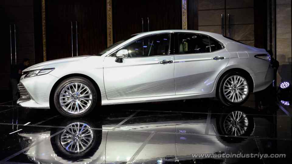 Toyota redefines executive sedan pricing with 2019 Camry Toyota redefines executive sedan pricing with 2019 Camry