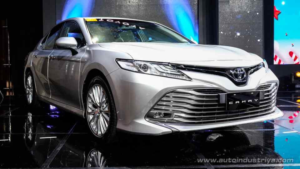 Toyota redefines executive sedan pricing with 2019 Camry Toyota redefines executive sedan pricing with 2019 Camry