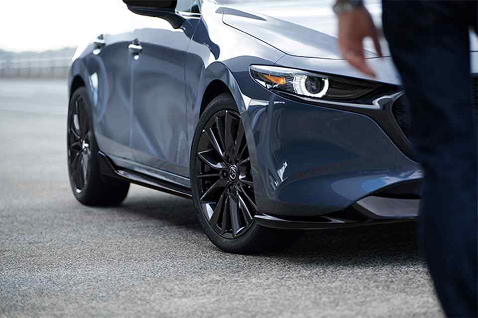 Mazda could soon offer a removable carbon fiber hardtop for MX-5