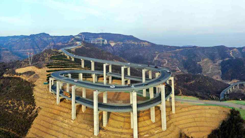 New Chinese highways looks like life-size Hotwheels course